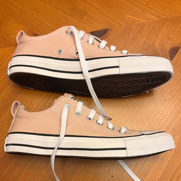 NWOT Converse Light Pink Canvas Sneakers - Picture 2 of 6
